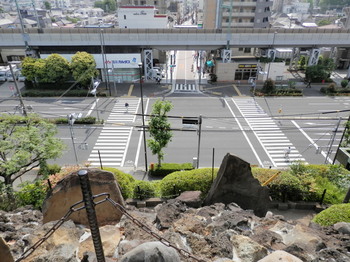 品川神社（富士塚頂上から）.jpg