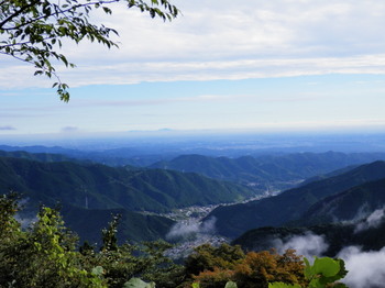 御岳平展望台から（朝もやと筑波山）.jpg