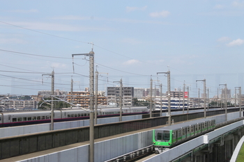 新幹線とニューシャトル.JPG